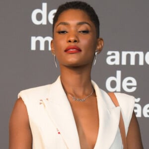 Erika Januza confirma relação com Juan Nakamura