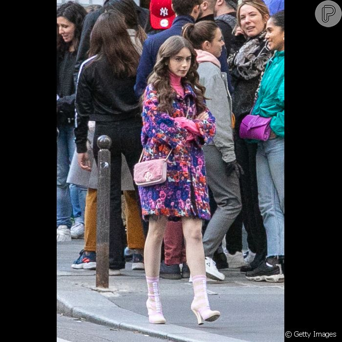 &#039;Emily em Paris&#039; chama atenção pelo fashionismo com peças-desejo usadas pela protagonista Lily Collins