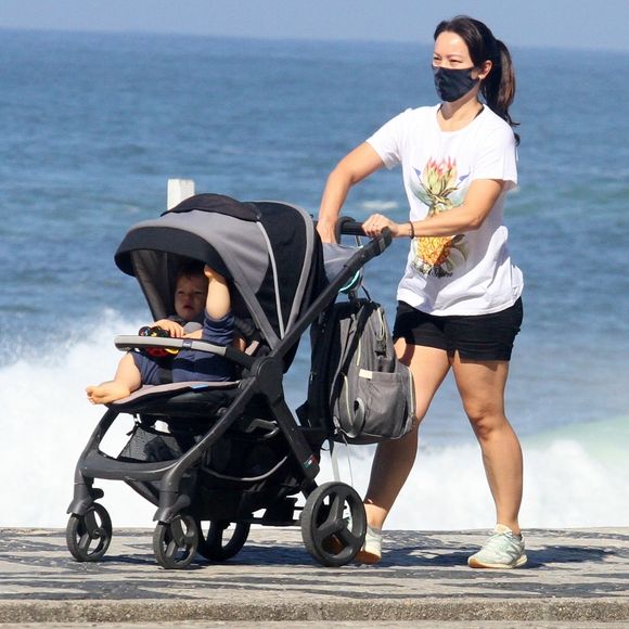Geovanna Tominaga comemorou ao entrar em calça 1 ano após o filho nascer