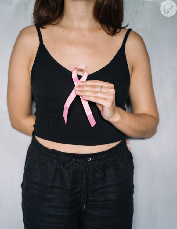 O mês de Outubro Rosa é voltado para conscientização sobre o câncer de mama e colo de útero