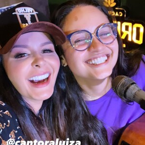 Maraisa canta com Luiza em 1ª aparição com namorado