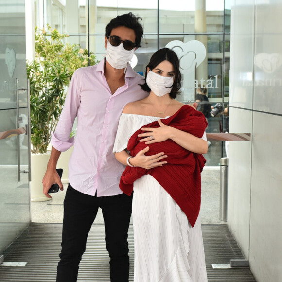 Foto de Sthefany Brito com filho ganhou comentário de famosas