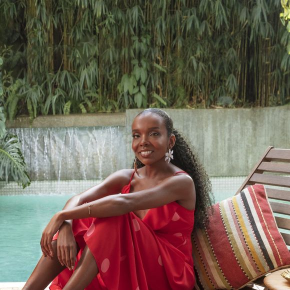 Thelma Assis se considera versátil na hora de escolher looks