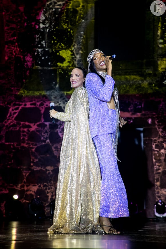 Ivete Sangalo usa 2º look com capa dourada para show com Majur no Prêmio Multishow 2020