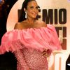 Ivete Sangalo finalizou a noite com vestido rosa com brilho, babado grande e franjas no Prêmio Multishow 2020