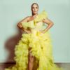 1º look de Ivete Sangalo é um vestido amarelo com superfenda e babados no Prêmio Multishow 2020
