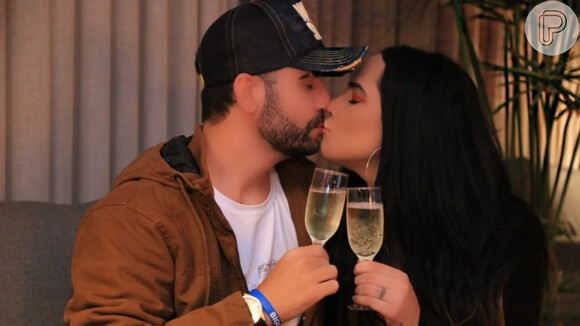 Perlla e Diogo Bottino foram morar juntos após um mês de namoro