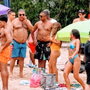 Anitta reuniu família em gravação de novo clipe