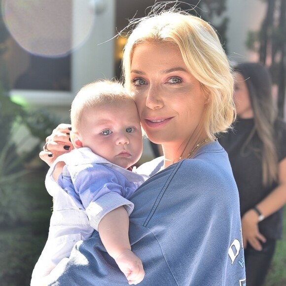 A amamentação, segundo Luiza Possi, aconteceu até os quatro meses do filho
