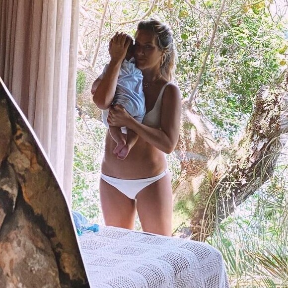 Giovanna Ewbank afirmou que a barriga sequinha é fruto do ângulo da foto