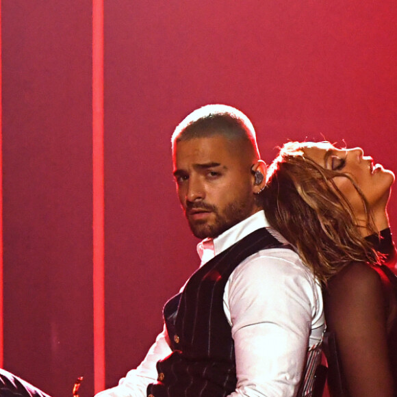 Jennifer Lopez se apresenta com Maluma