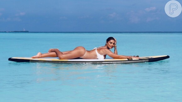 Moda praia de Juliana Paes: atriz esbanja beleza ao posar de biquíni
