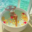 Juliana Paes toma banho de banheira com vista panorâmica de tirar o fôlego