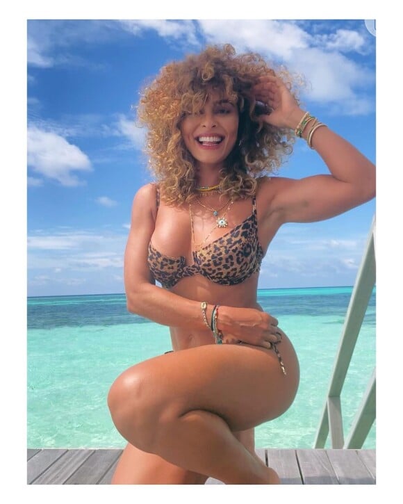 Moda praia de Juliana Paes: atriz usa biquíni com estampa de oncinha