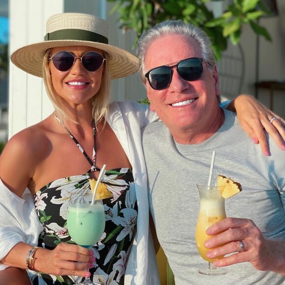 Ana Paula Siebert e Roberto Justus estão curtindo segunda lua de mel nas Maldivas