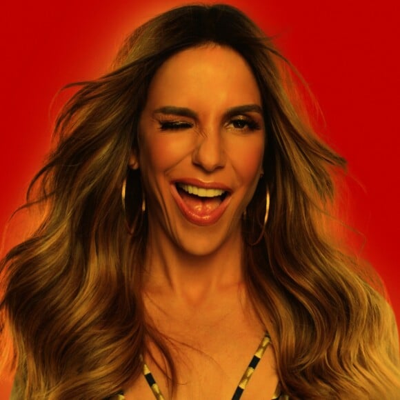 Ivete Sangalo faz cirurgia de lipo na barriga