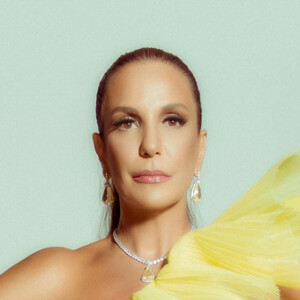 Ivete Sangalo faz procedimento estético no rosto