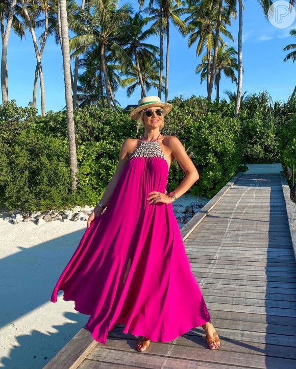 Ana Paula Siebert usou vestido amplo durante tarde de lazer em viagem às Maldivas