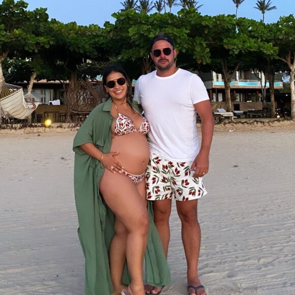 Irmã de Simaria, Simone espera uma menina com o empresário Kaká Diniz