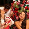 Filho de Flávia Viana e Marcelo Zangrandi, Gabriel, de 2 meses, encantou os seguidores a mãe ao surgir vestido de Papai Noel