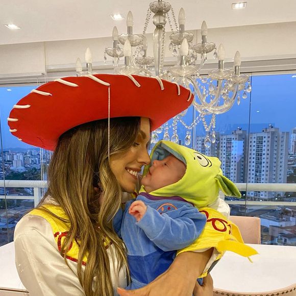 Filho de Flávia Viana e Marcelo Zangrandi comemora os mesversários com festas temáticas