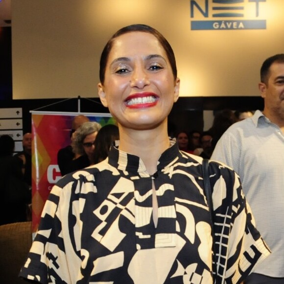 Camila Pitanga e a artesã Beatriz Coelho apostam em namoro longe dos holofotes