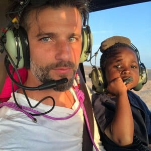 Bruno Gagliasso reuniu fotos em que Bless aparecia mais novo