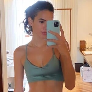 De top, Bruna Marquezine treina e mostra corpo sequinho em foto