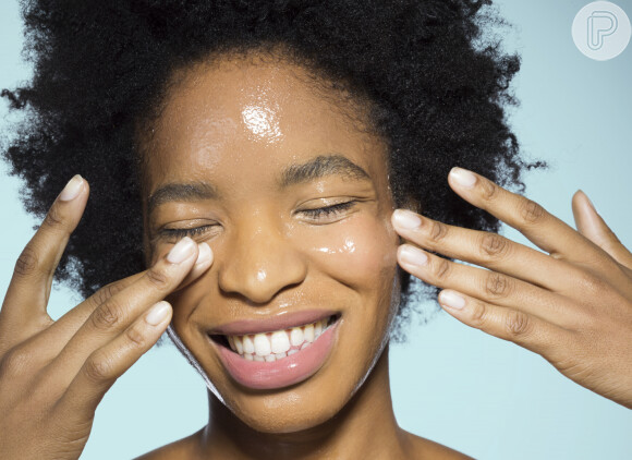 Acne, dermatite e falta de brilho são alguns sinais de uma pele que não está saudável
