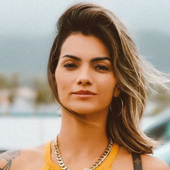 Kelly Key posa de lingerie em cama, em 19 de dezembro de 2020