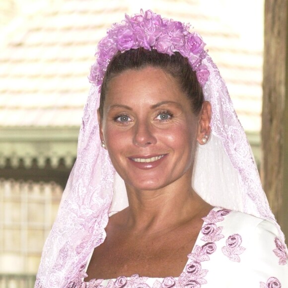 Vera Fischer mostra corpo em look