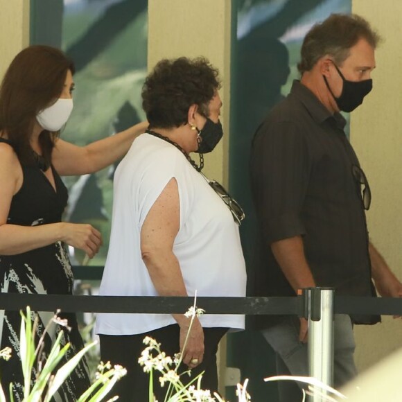 Filhos de Nicette Bruno, Bárbara Bruno, Beth Goulart e Paulo Goulart Filho se reuniram no adeus à mãe