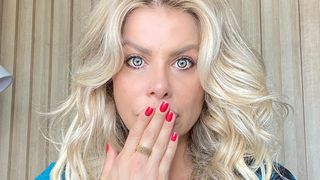 Karina Bacchi descreve seis novas sessões de fertilização in vitro: 'Desgastantes'