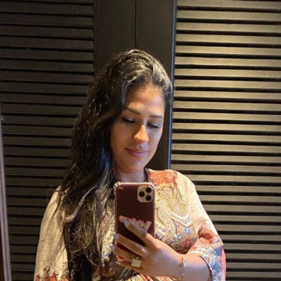 Dupla de Simaria, Simone exibe barriga de 7 meses de gravidez