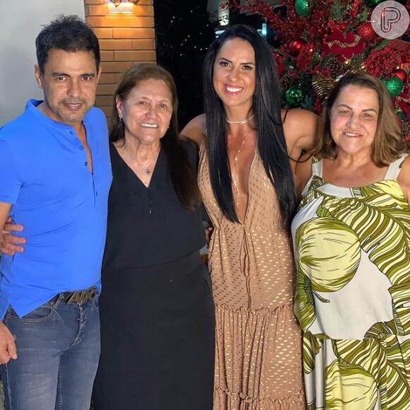 Graciele Lacerda posa com Zezé Di Camargo e a família no Natal