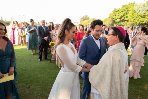 Influencer Mari Saad e Guilherme Suetugo oficializaram noivado com cerimônia