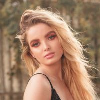 Giovanna Chaves chama atenção por fotos de biquíni em viagem de férias