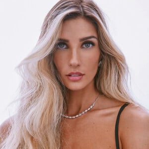 Aline Gotschalg mantém cuidados com cabelos loiros, especialmente no verão