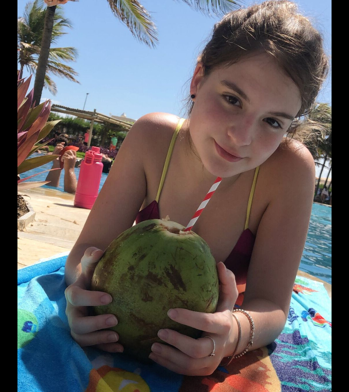 Sophia valverde de biquíni