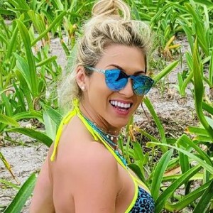 Lívia Andrade pretende doar o dinheiro para entidades que cuidam dos direitos e defesa das mulher