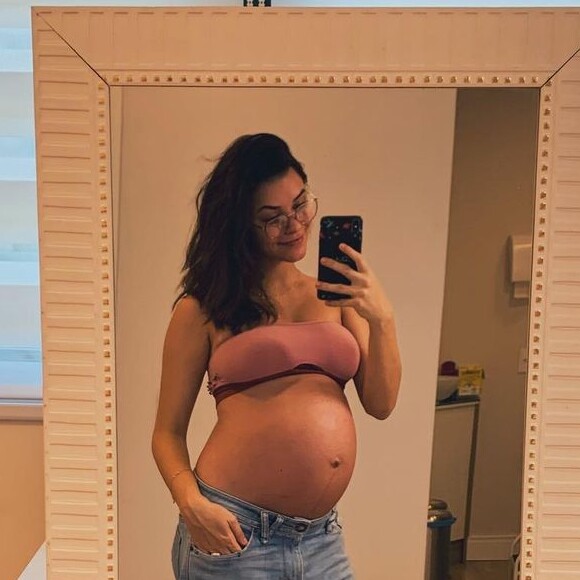 Talita Younan compartilhou a evolução da barriga ao longo da gravidez