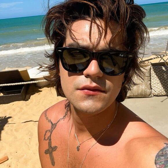 Luan Santana, solteiro, curtiu Réveillon na Bahia