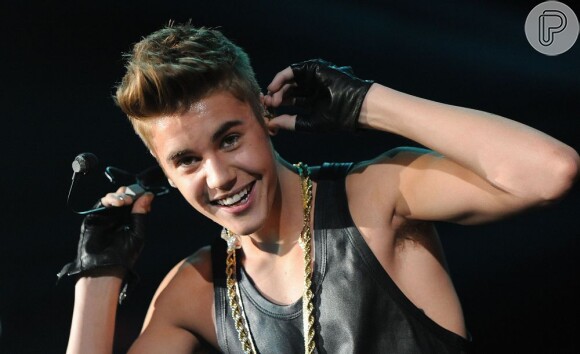 Justin Bieber pede desculpa aos fãs pelo atraso em show em Londres, nesta terça-feira, 5 de março de 2013