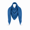 Xale azul usado por Andressa Suita é vendido por R$ 3.200 na verão brasileira do site da Louis Vuitton