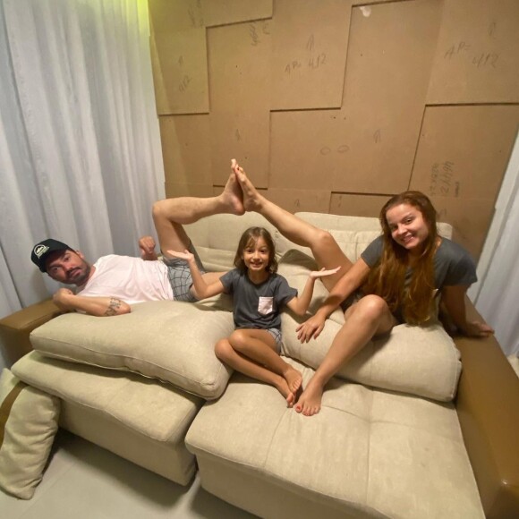 Maiara e Fernando Zor fizeram uma festa do pijama com a filha mais nova do cantor