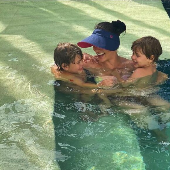 Filhos de Gusttavo Lima cantam para Andressa Suita