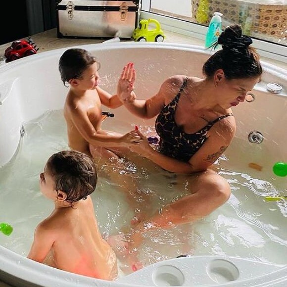 Andressa Suita ganha parabéns especial de filhos com Gusttavo Lima: 'Apaixonada'