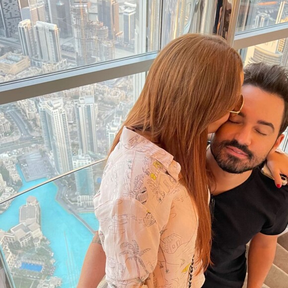 Maiara exibe bolsa Chanel de R$ 16 mil em look básico