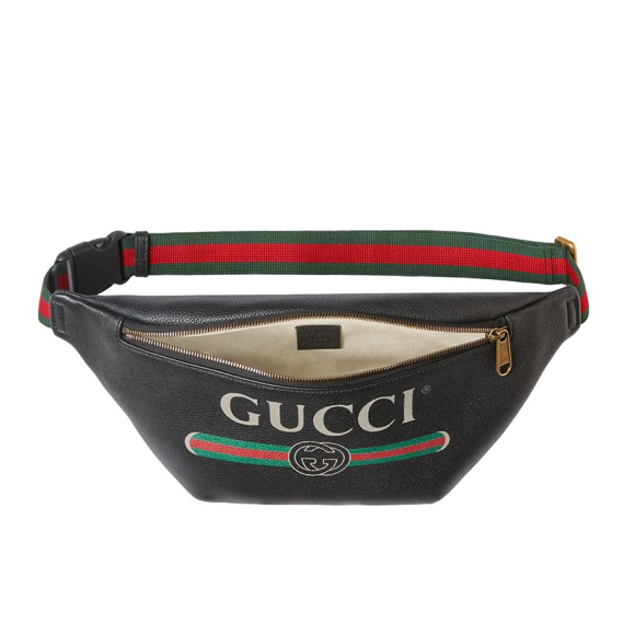 Pochete Gucci Print usada por Cleo está à venda por R$6.140, no site da Farfetch