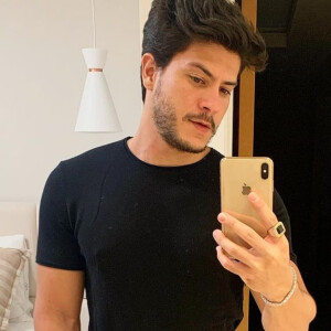 Arthur Aguiar reprova música inspirada em separação com Mayra Cardi